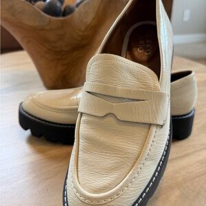 Franco Sarto Classic Cream Loafers - Excellent Condition